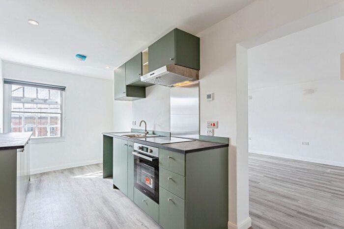2 Bedroom Flat To Rent In Victoria Place, Axminster, EX13