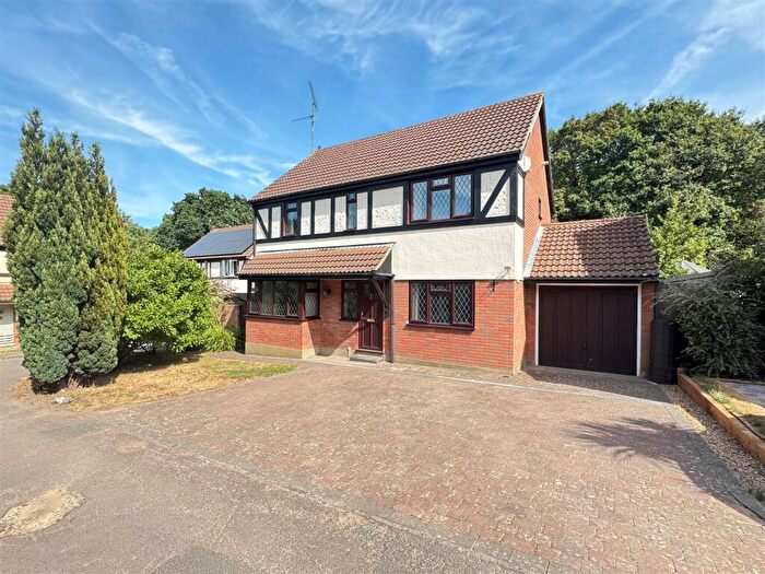 4 Bedroom Detached House For Sale In Warwick Road, Rayleigh, SS6