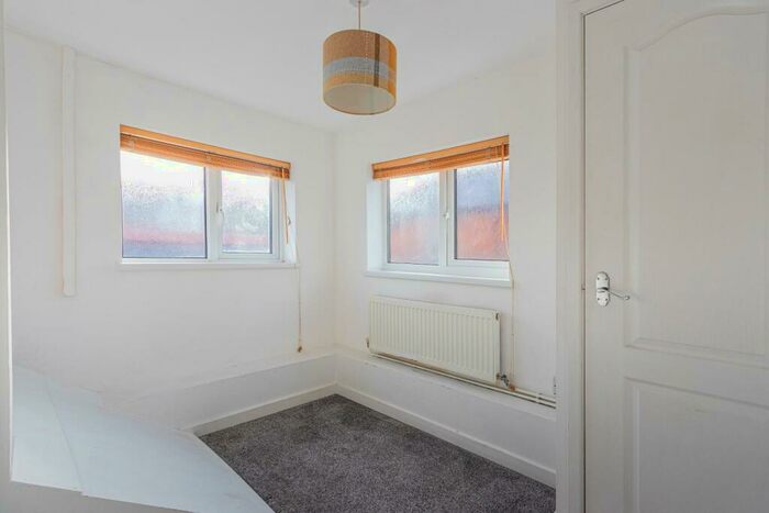 2 Bedroom Apartment To Rent In Glebe Street, Penarth, CF64
