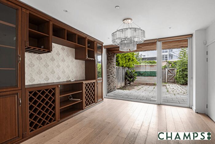 4 Bedroom Town House To Rent In London, E16