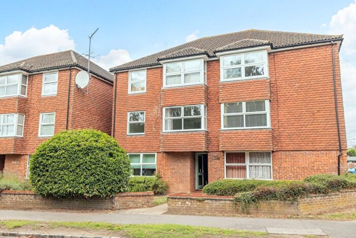 2 Bedroom Flat For Sale In Blind Lane, Bourne End, SL8