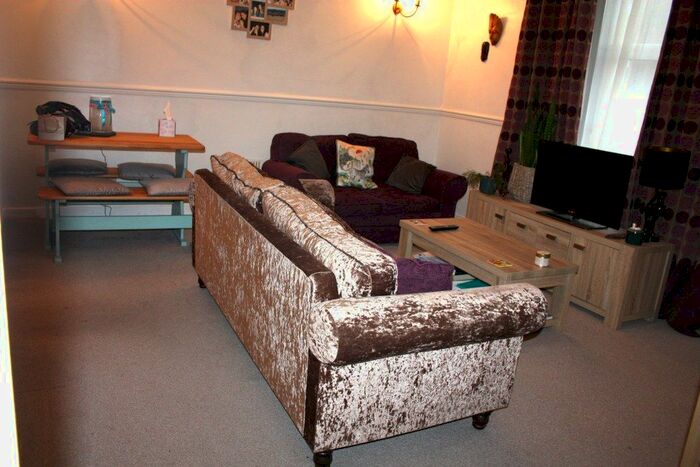 2 Bedroom Flat To Rent In Mannamead Road, Plymouth, PL3