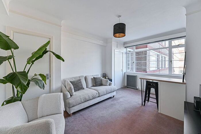 1 Bedroom Flat For Sale In Balham High Road, Balham, London, SW17