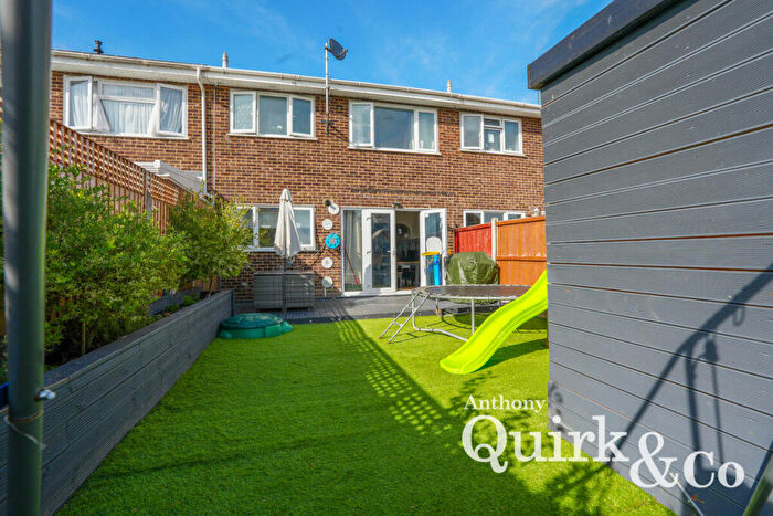 3 Bedroom Terraced House For Sale In Hilton Road, Canvey Island, SS8