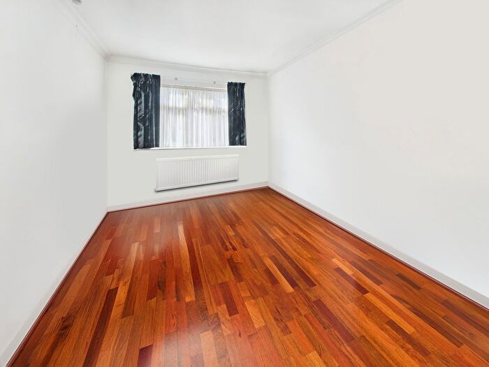 4 Bedroom Semi-detached House To Rent In Weighton Road, Harrow, HA3