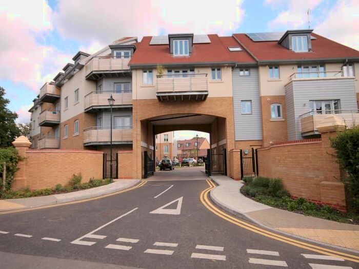 2 Bedroom Flat To Rent In New Mossford Way, Barkingside, Ilford, IG6