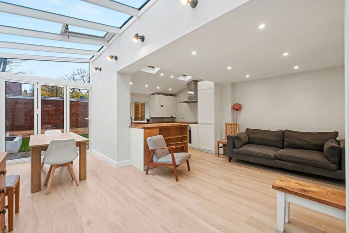 2 Bedroom Flat To Rent In Lancaster Road, London, N4