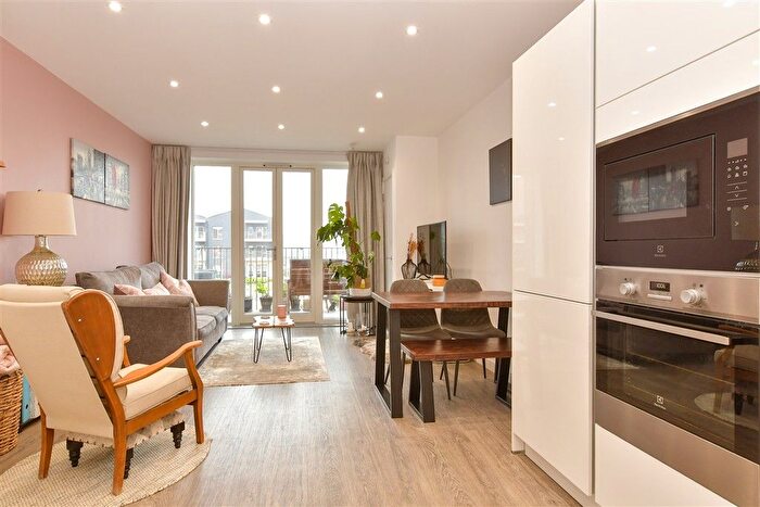 1 Bedroom Flat For Sale In Common Creek Wharf, Rochester, Kent, ME1