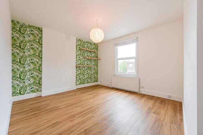 2 Bedroom Flat For Sale In Clarendon Rise, Lewisham, London, SE13