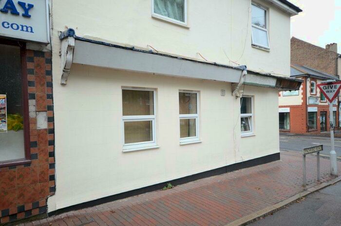 1 Bedroom Apartment To Rent In Lynchford Road, North Camp, GU14