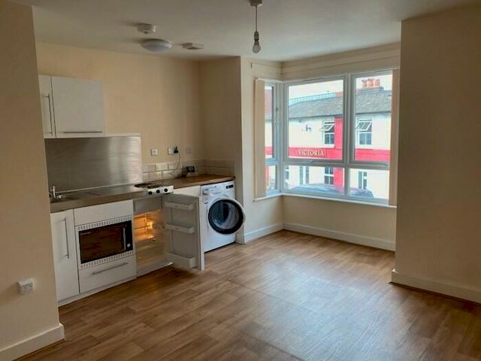1 Bedroom Flat To Rent In Victoria Road, Southampton, Hampshire, SO19