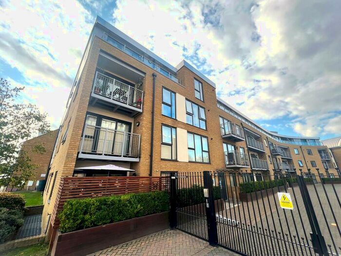 1 Bedroom Apartment To Rent In Smeaton Court, Hertford, SG13