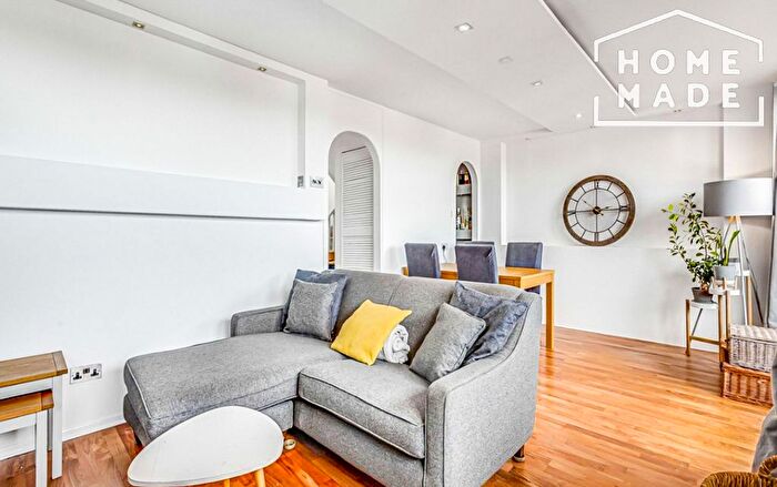 2 Bedroom Flat To Rent In Lockyer House, SW15
