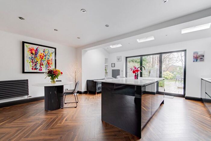 3 Bedroom End Of Terrace House For Sale In Alston Close, Solihull, West Midlands, B91