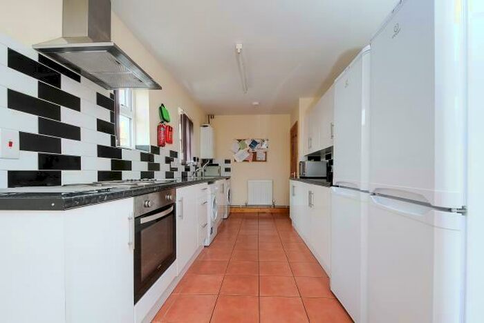 5 Bedroom Semi-Detached House To Rent In Cowley Road, Student Bedroom, OX4