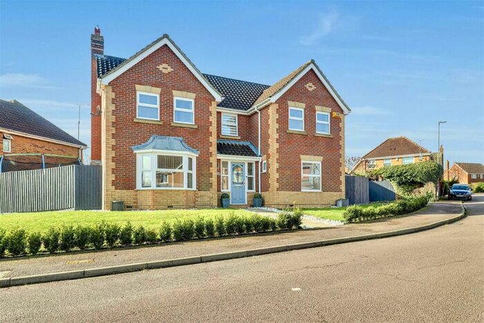 4 Bedroom Detached House To Rent In Gatehill Gardens, Luton, LU3