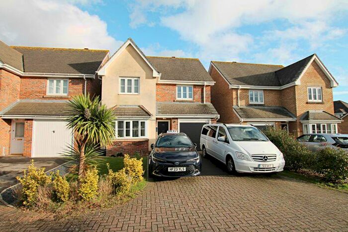 3 Bedroom Detached House To Rent In Darwin Close, Lee-On-The-Solent, PO13