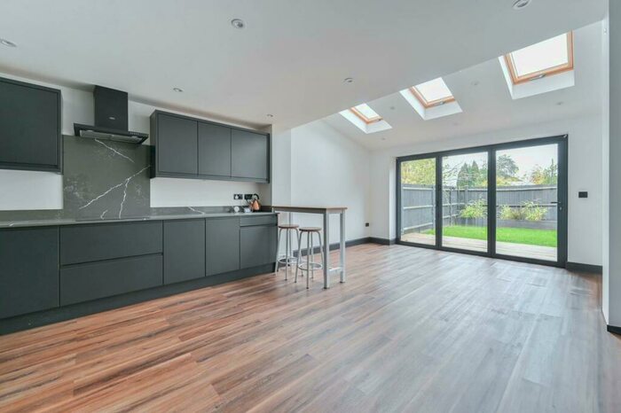 4 Bedroom Terraced House To Rent In Ruston Road, Woolwich, London, SE18