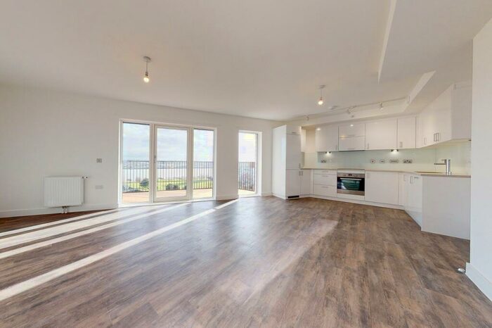 3 Bedroom Apartment To Rent In Pontoon Dock London, E16