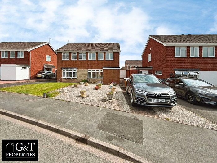 3 Bedroom Semi-Detached House To Rent In Catesby Drive, Kingswinford, DY6
