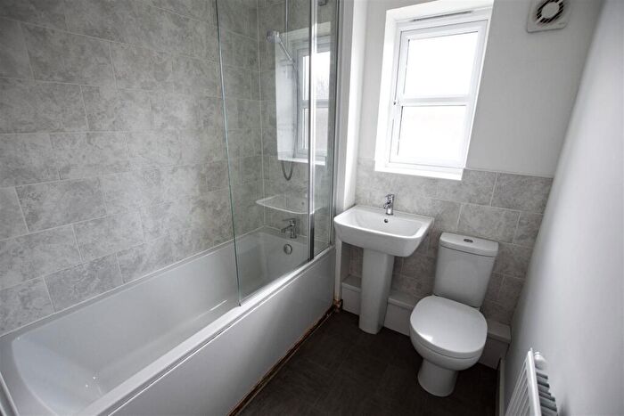2 Bedroom Apartment To Rent In Escelie Way, Birmingham, West Midlands, B29