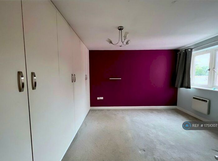 1 Bedroom Flat To Rent In Turnpike House, Southwater, Horsham, RH13
