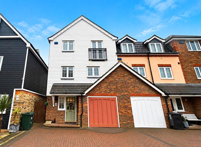 4 Bedroom Town House To Rent In Belvedere, Eastbourne, BN23