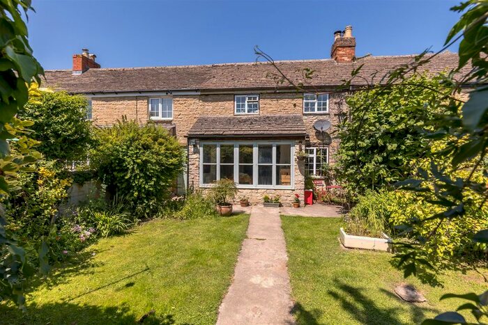 3 Bedroom Cottage For Sale In Churchfields, Stonesfield, Witney, OX29