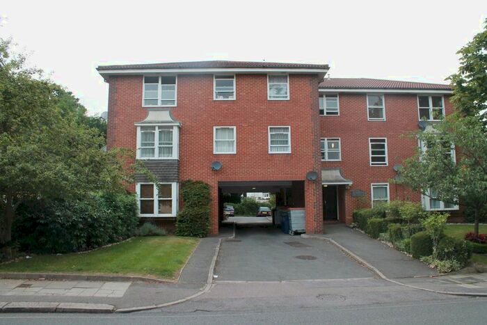 2 Bedroom Flat To Rent In Park Court, Oakleigh Park South, Whetstone, N20