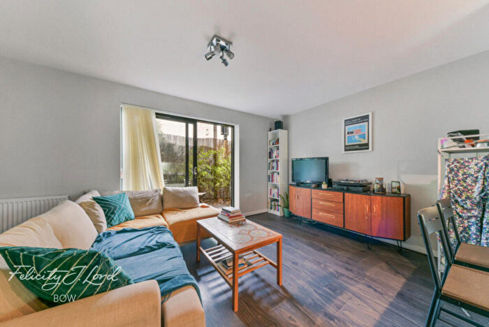 1 Bedroom Apartment For Sale In Houlton Place, London, E3