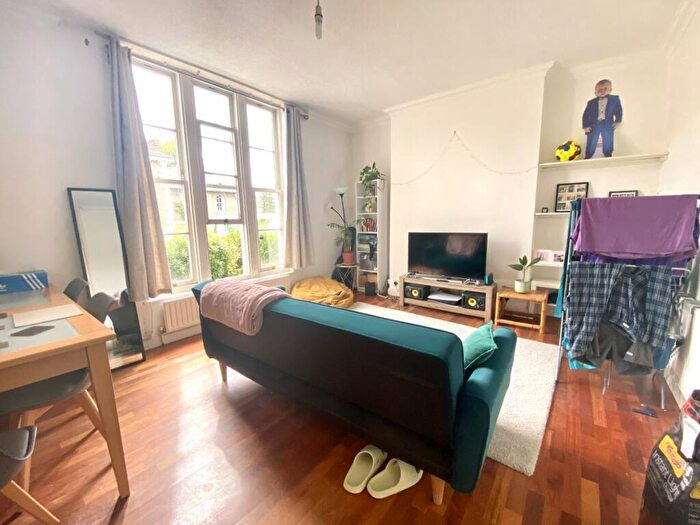 3 Bedroom Flat To Rent In Mortimer Road, De Beauvoir, N1