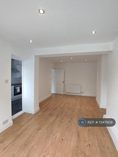 3 Bedroom Semi-Detached House To Rent In Elsa Road, Welling, London, DA16