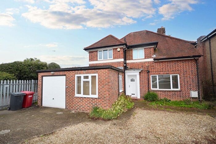 4 Bedroom Detached House To Rent In Montem Lane, Slough, SL1
