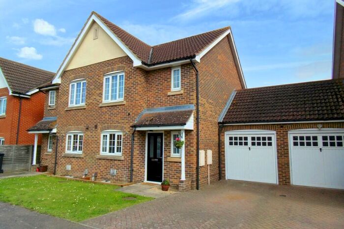 3 Bedroom Semi-Detached House To Rent In Tansey End, Biggleswade, Bedfordshire, SG18