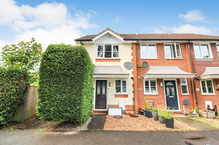 2 Bedroom End Of Terrace House For Sale In Salesian View, Farnborough, GU14