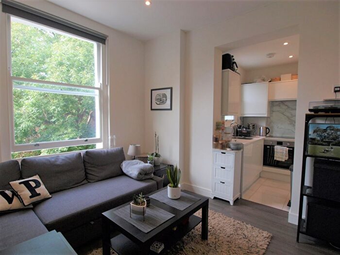 1 Bedroom Flat To Rent In Hillmarton Road, Islington, N7