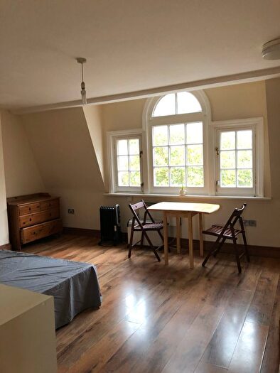 Studio To Rent In Uxbridge Road, London, W12