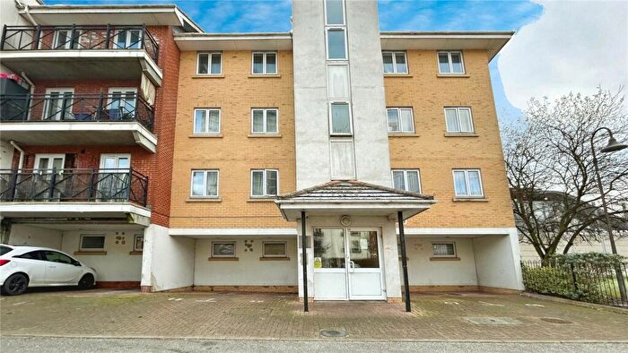 2 Bedroom Flat To Rent In Chantry Close, London, SE2