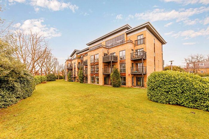 2 Bedroom Flat To Rent In Goldhawk Road, London, W6