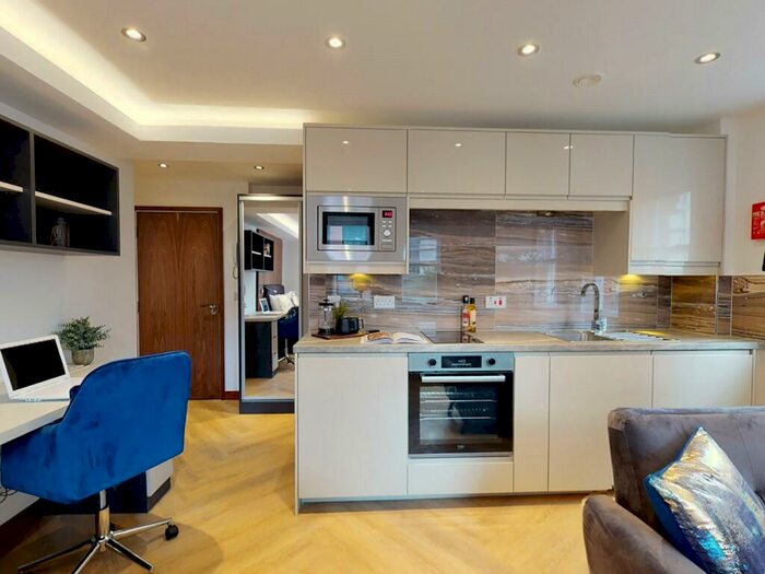 Apartment To Rent In Apt, Live Oasis Piccadilly #, M1