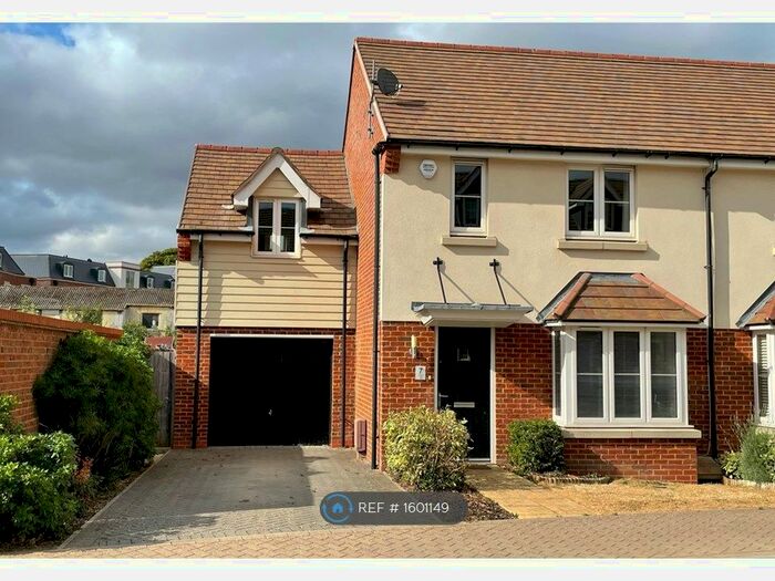 4 Bedroom Semi-Detached House To Rent In School Lane, Havant, PO9