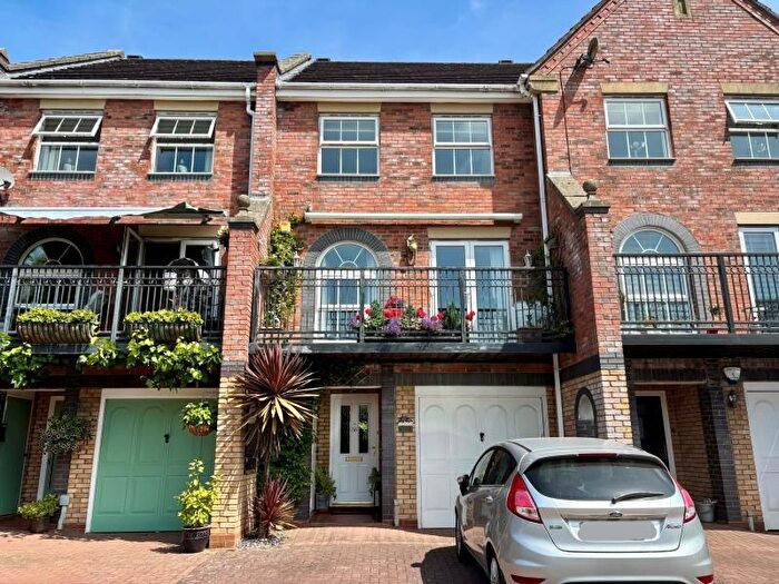 3 Bedroom Town House For Sale In Collett Way, Priorslee, TF2