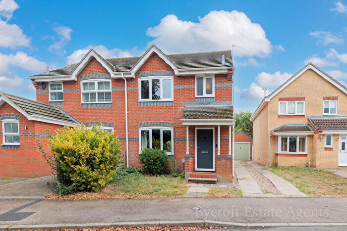 4 Bedroom Semi Detached House To Rent In Newbury Way, Dussindale, NR7
