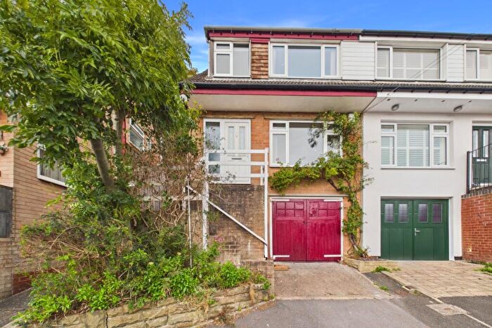 3 Bedroom Semi-Detached House For Sale In Hackthorn Road, Woodseats, S8