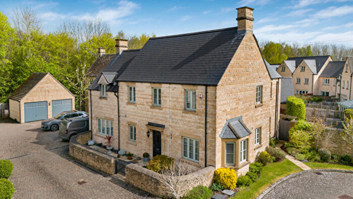 5 Bedroom Detached House For Sale In Beecham Close, Cirencester, Gloucestershire, GL7