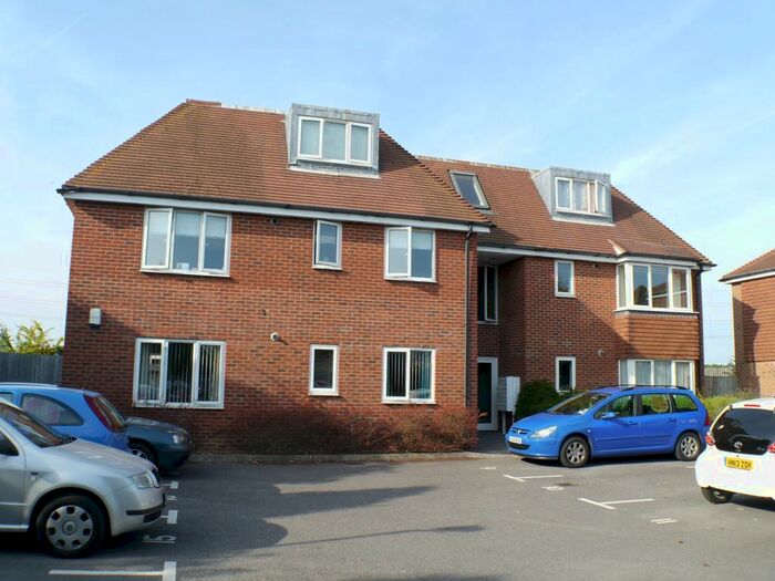 2 Bedroom Flat To Rent In Rockall Way, Bosham, Chichester, West Sussex, PO18