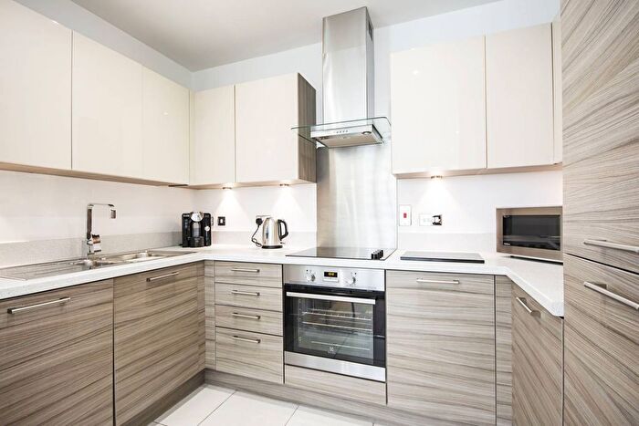 2 Bedroom Flat To Rent In Lovelace Street, Haggerston, London, E8