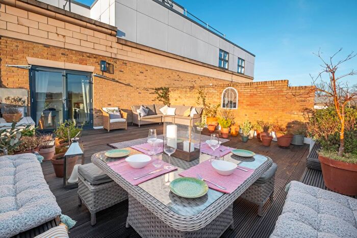 2 Bedroom Flat For Sale In Magdalen Road, London, SW18