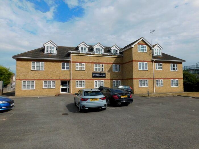 2 Bedroom Flat To Rent In Oyster Court, Canvey Island, SS8