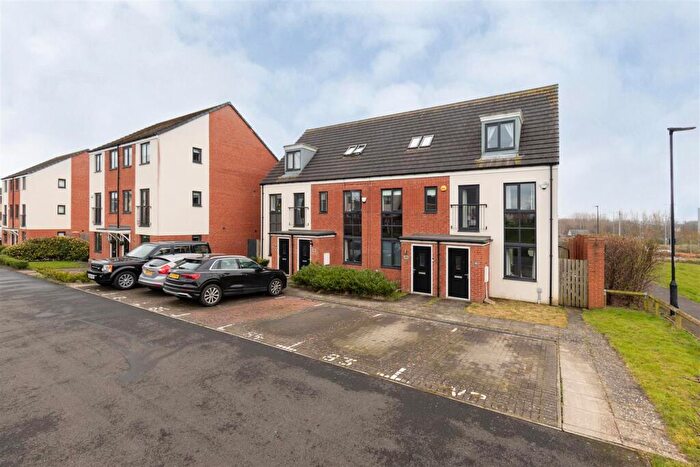 3 Bedroom Town House To Rent In Elmwood Park Court, Great Park, NE13